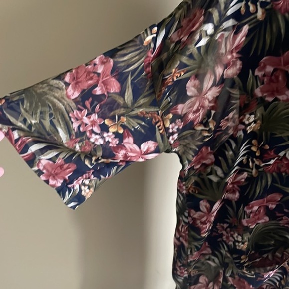 Forever 21 Sheer Open Front Kimono Short Sleeve Lightweight Duster Floral Small - Picture 3 of 5